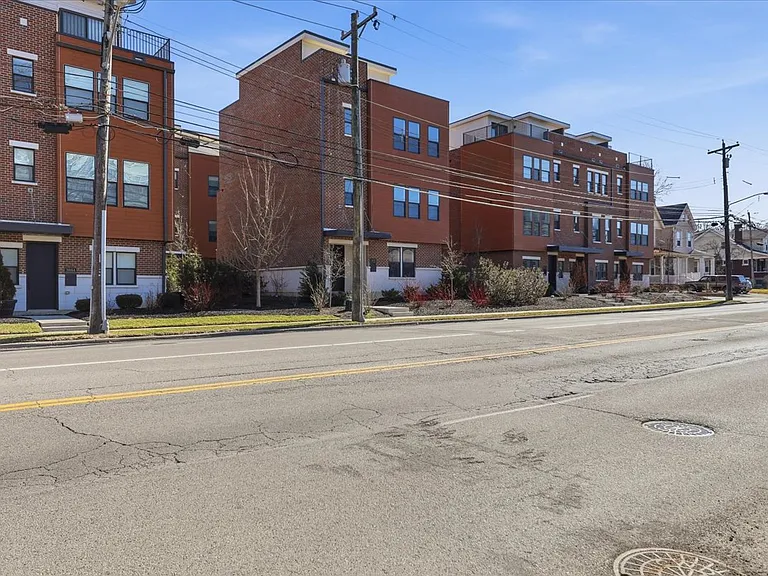 3912 Edwards Rd — Photo 3