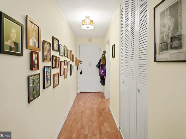 1901 John F Kennedy Blvd APT 2411, Philadelphia, PA 19103