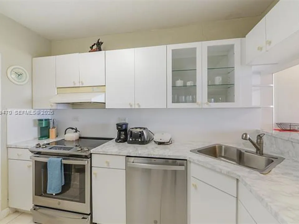 5601 Collins Avenue Cu #512