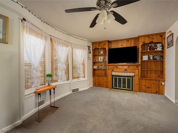 2nd image of 1220 Havana Pl NE