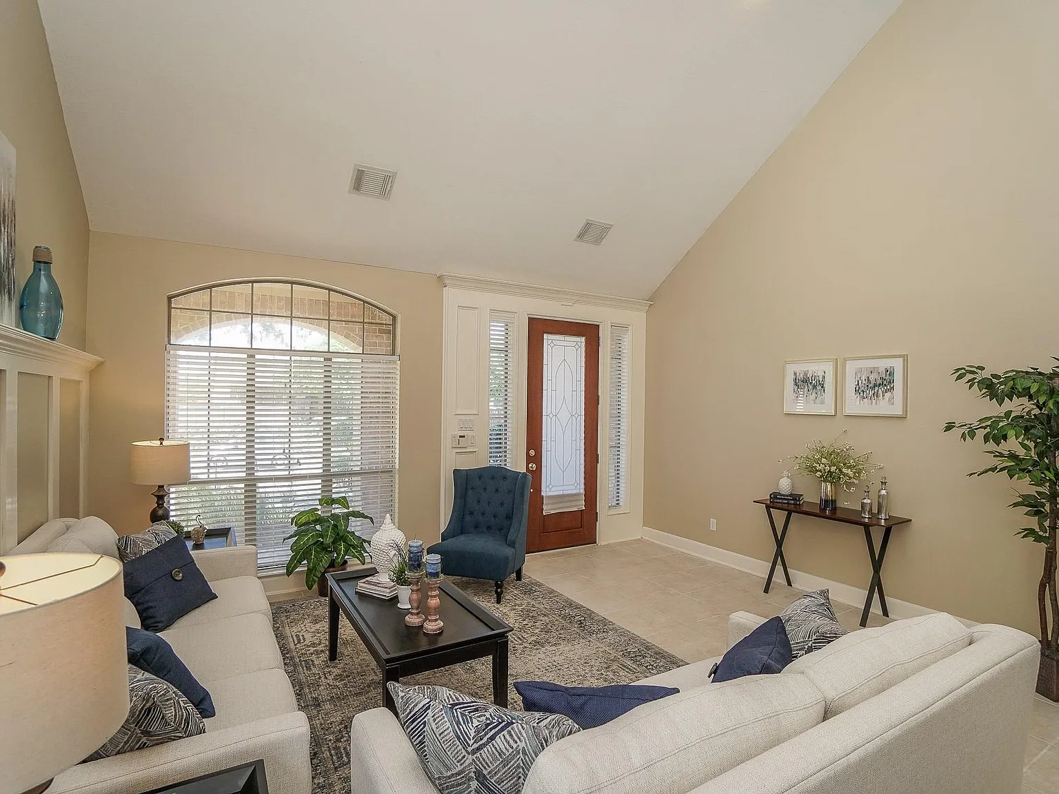 3 bed, 2.5 bath, 2606 sqft, $2,900 — Photo 4