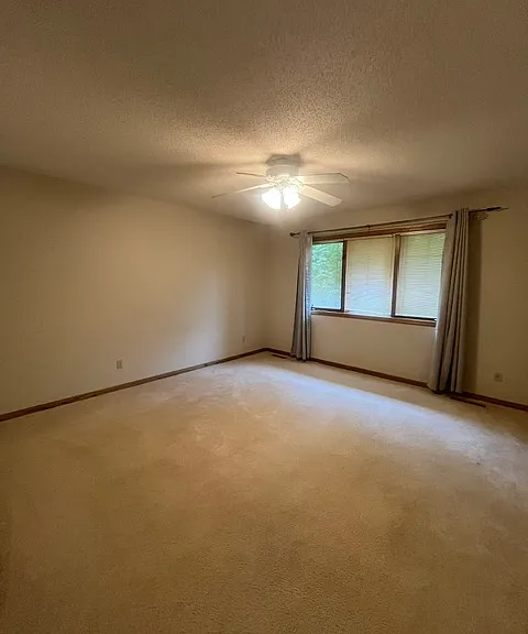 653 Parkwood Cir — Photo 15