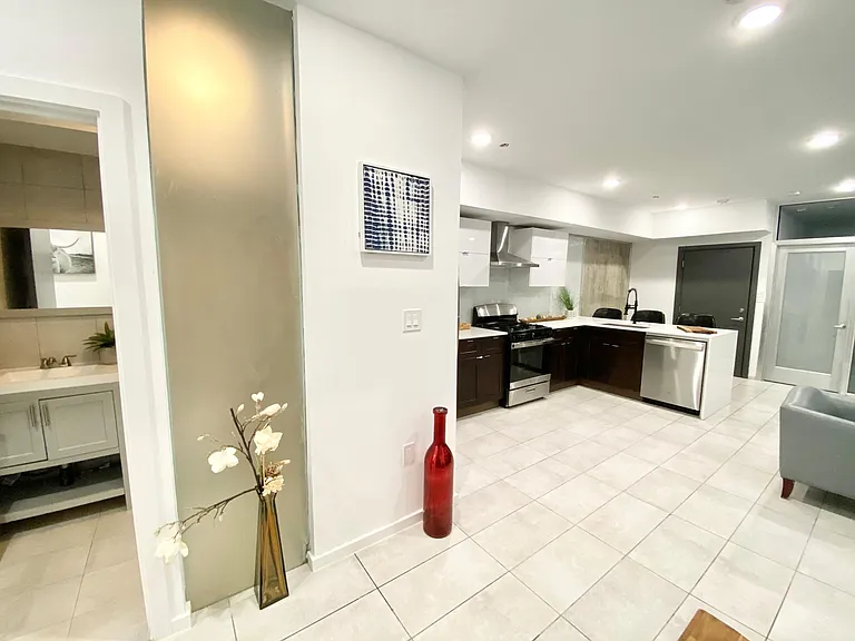 1233 N Franklin St #A1 — Photo 15