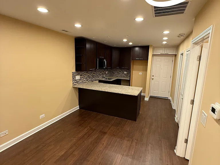 1425 N Bosworth Ave #BR — Photo 2