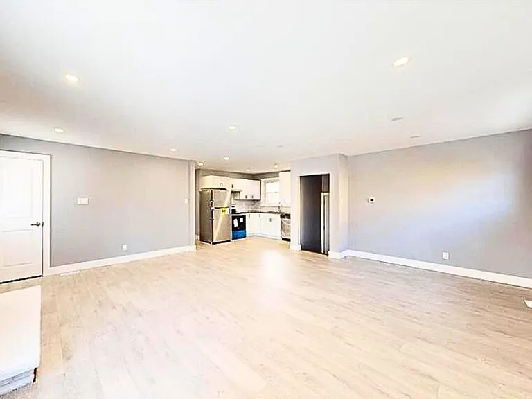 77 Godfrey Dr — Photo 16