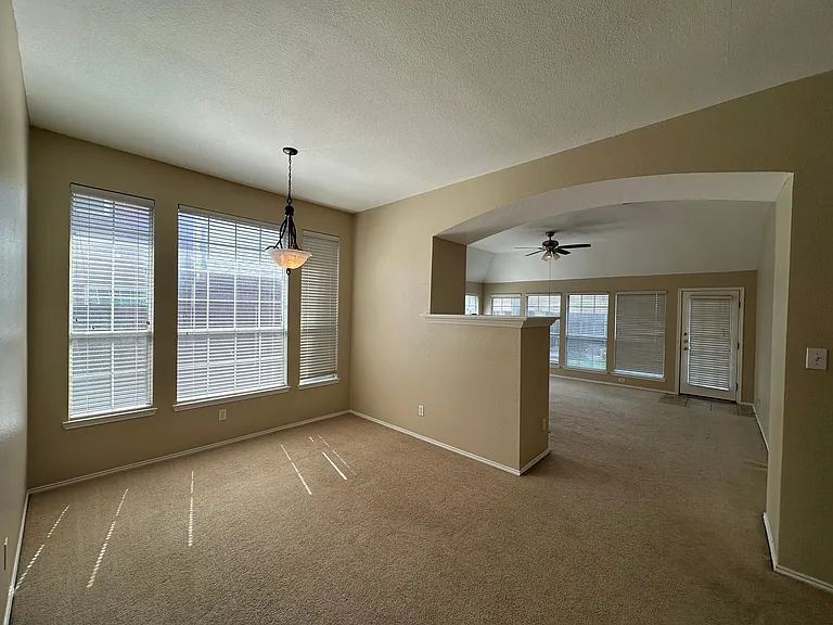 10701 Nashville Dr — Photo 6