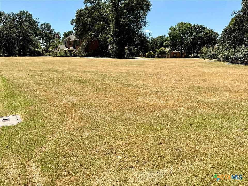 2nd image of 209 Twelve Oaks Dr
