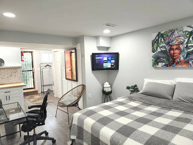 601 44th St NE — Photo 32