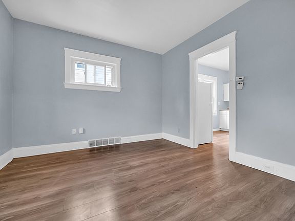 2nd image of 2826 E 124th St Unit B