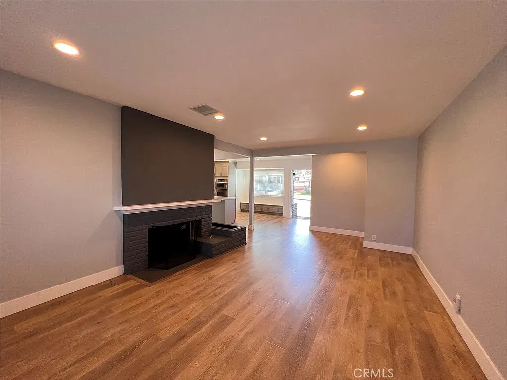 3 bed, 2.5 bath, 1855 sqft, $3,800 — Photo 3