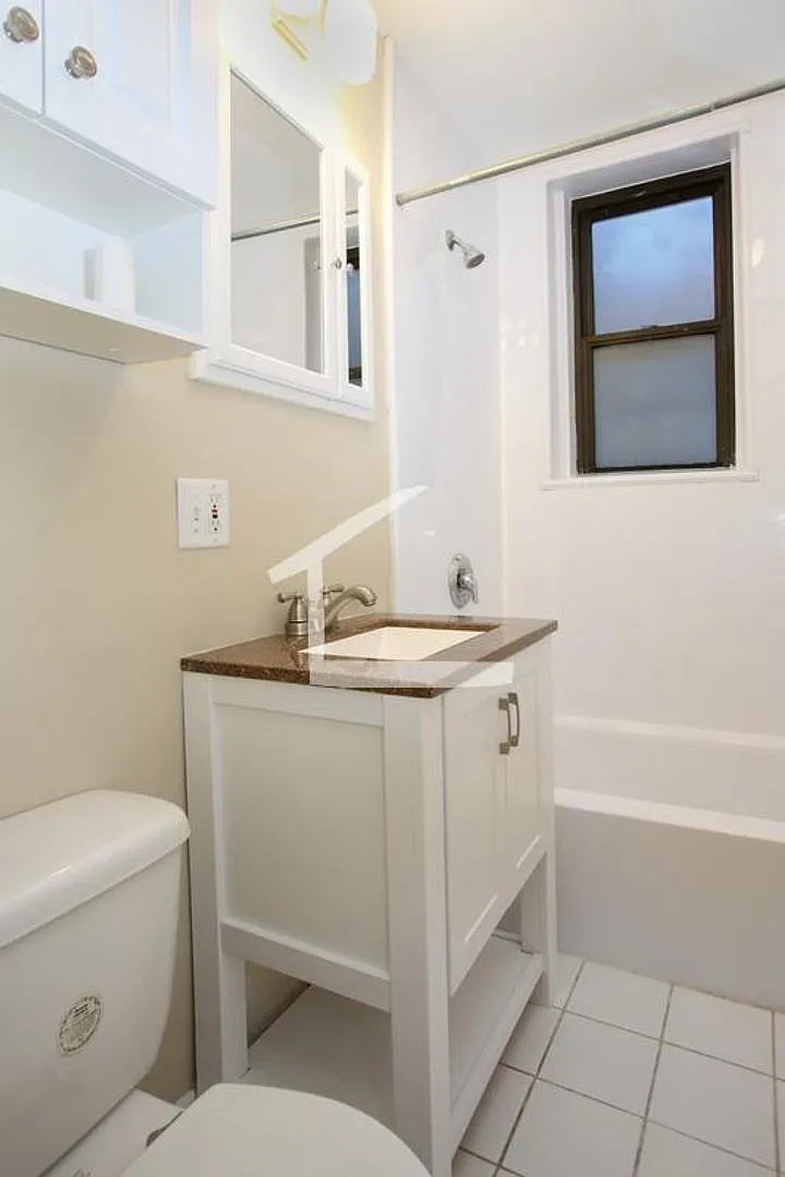 Great 1 Bedroom Available 09/01/26 — Photo 4