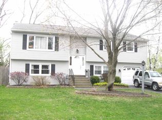15 Skyline Dr, Latham, NY 12110