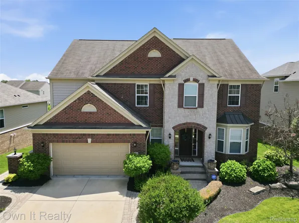 58683 Winnowing Cir S, South Lyon, MI 48178