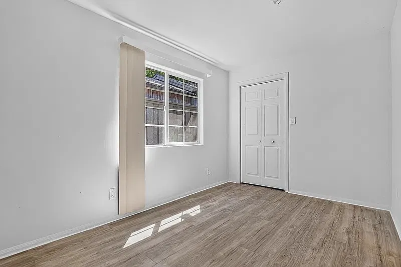 2 bed, 700 sqft, $3,950 — Photo 2