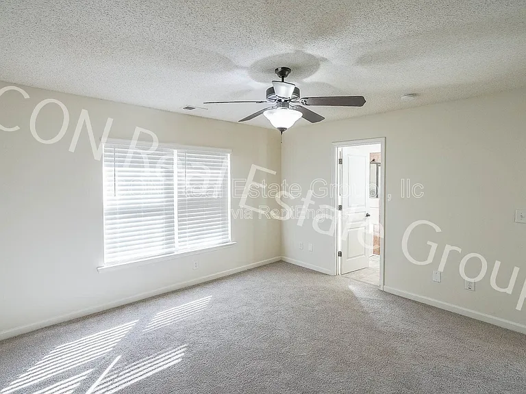 467 Colonial Walk — Photo 23