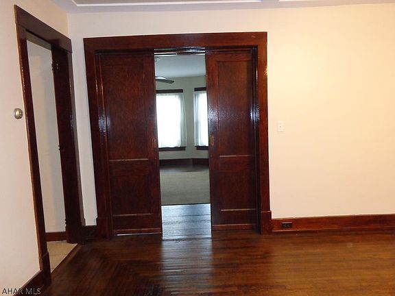 5th image of 303 Broad St