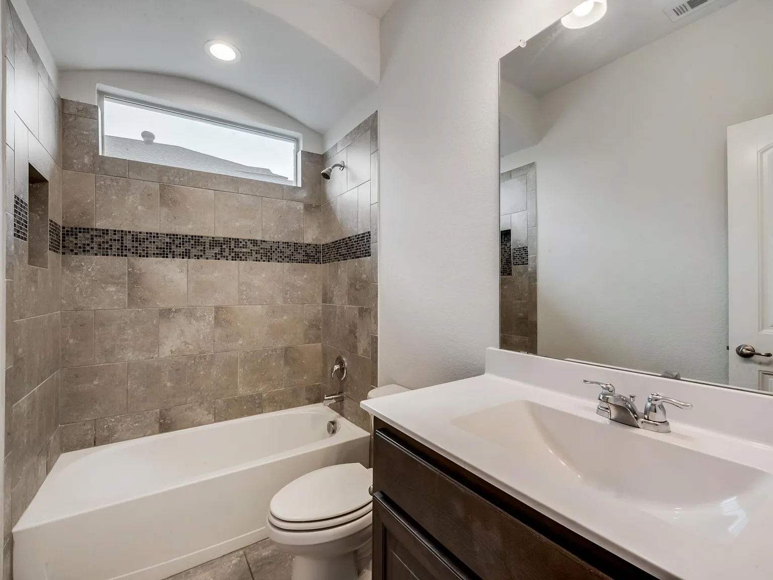 9112 Stormcrow Dr — Photo 3