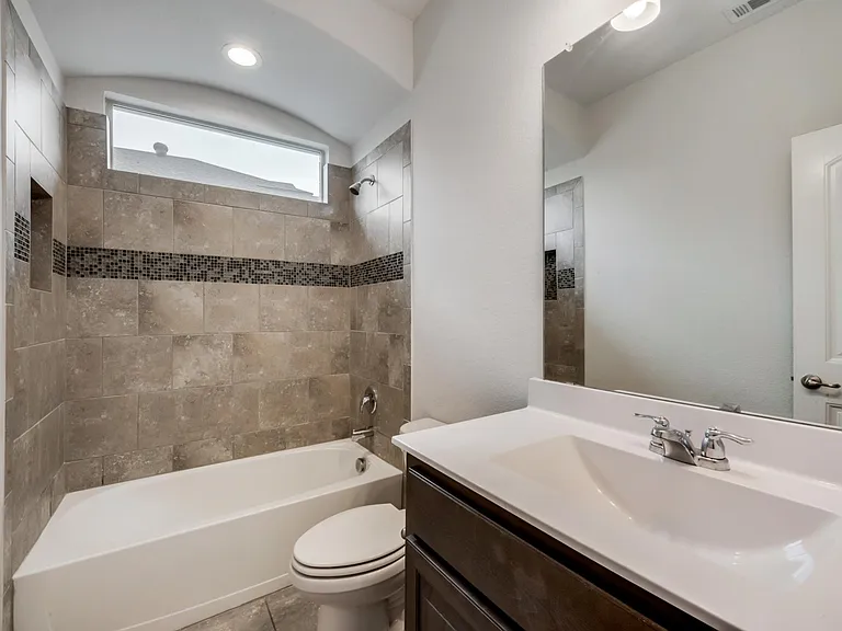 9112 Stormcrow Dr — Photo 3