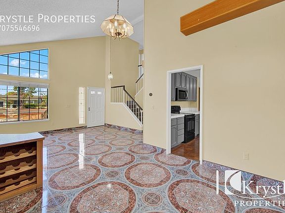 4th image of 95 Larkspur St