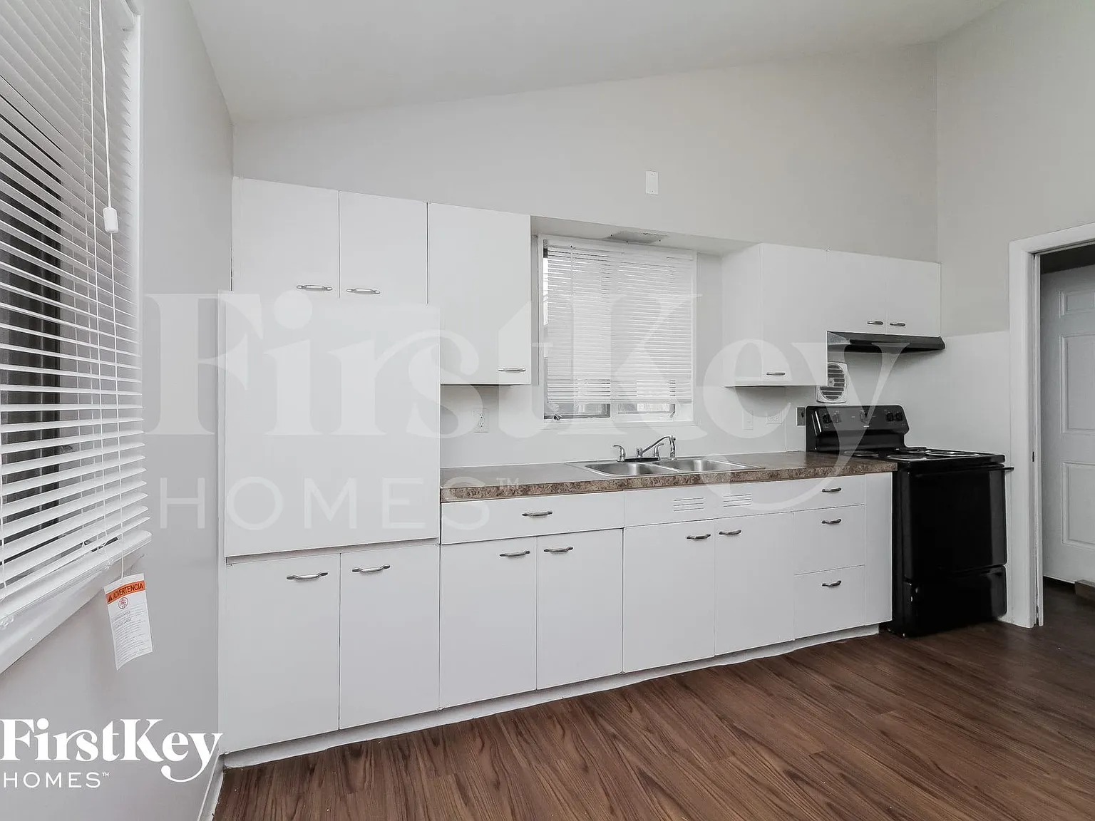 4 bed, 3.5 bath, 1576 sqft, $3,055 — Photo 4