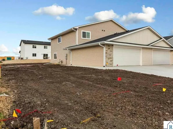 3200 Noble Dr, Mankato, MN 56001