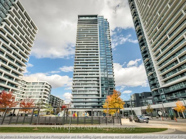 18 Water Walk Dr #2108, Markham, ON L3R 6L5