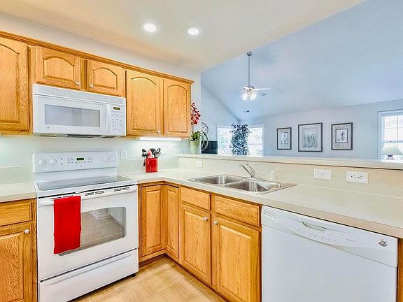 4th image of 204 Tamarack Dr