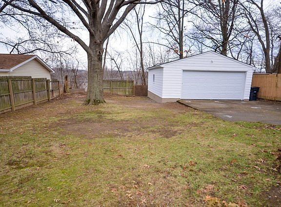 5th image of 3051 Forest Park Blvd