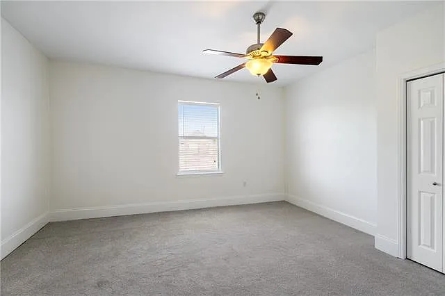 1136 Touro St — Photo 30