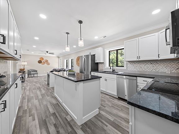 4th image of 1089 Carty Dr