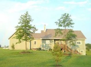 17845 185th St, Tonganoxie, KS 66086