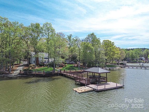 2nd image of 1085 Riverwood Dr