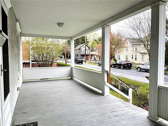 3rd image of 810 Thomas St