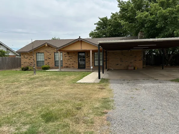 609 W 13th St, Quanah, TX 79252