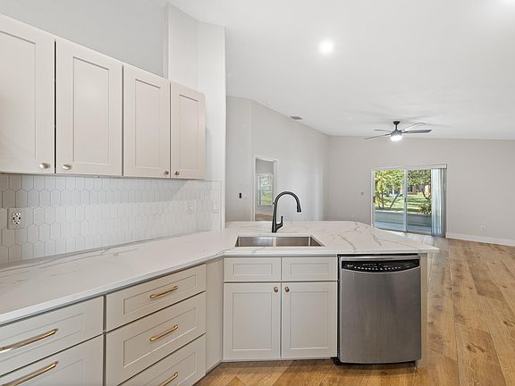 4th image of 8566 Mizell Dr