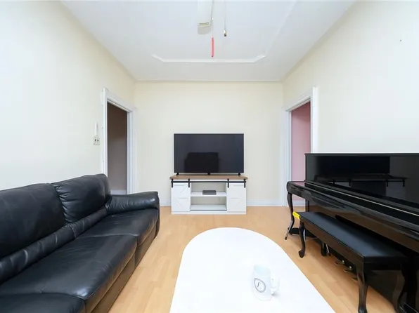 2284 East 22nd Street image 7 of 35