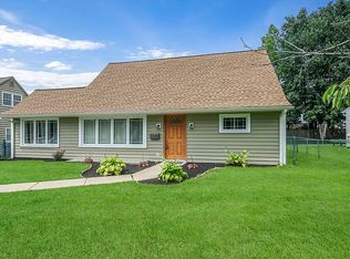 46 Middle Rd, Levittown, PA 19056