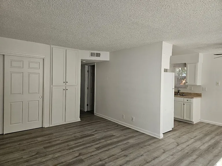 1110 Ivy St #4 — Photo 2