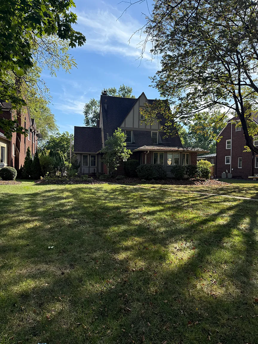 2629 E Broad St photo 1