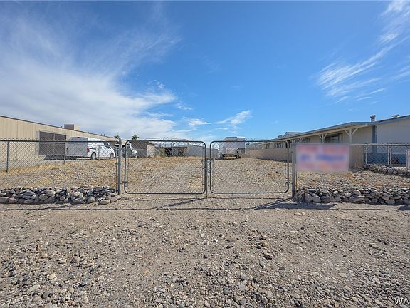 3rd image of 558 E Riverfront Drive