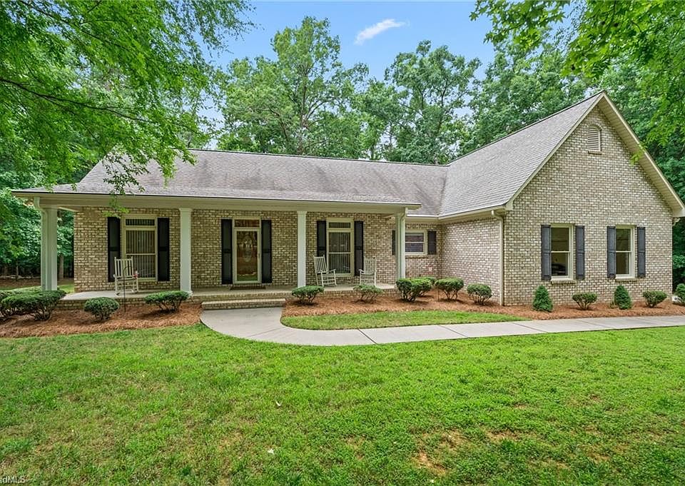 1st image of 434 Yachtsmans Point Dr