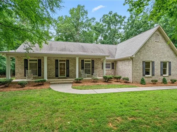 434 Yachtsmans Point Dr, Lexington, NC 27292