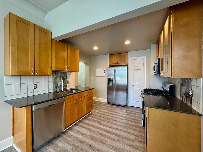 211 Loraine Ave — Photo 18