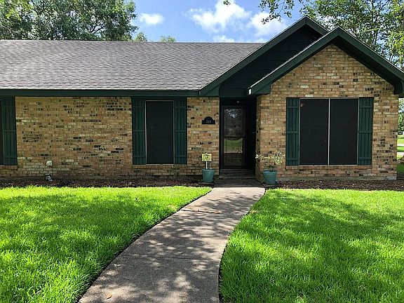 3rd image of 533 University Dr