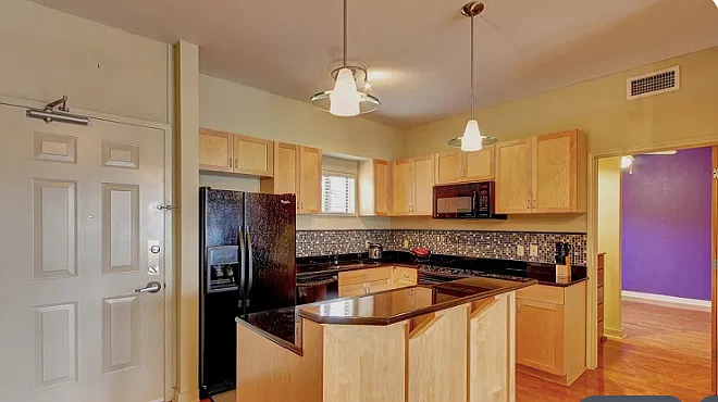 2 bed, 1000 sqft, $1,995 — Photo 2
