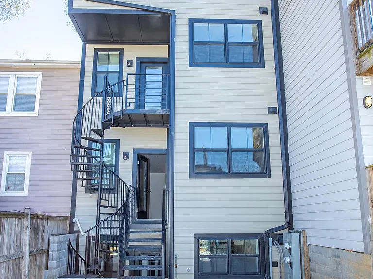 1114 8th St NE #1 — Photo 13
