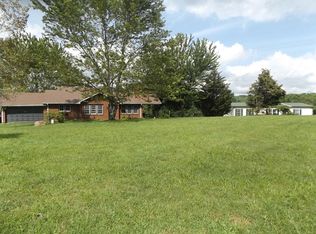 1537 Groundhog Mountain Rd, Hillsville, VA 24343