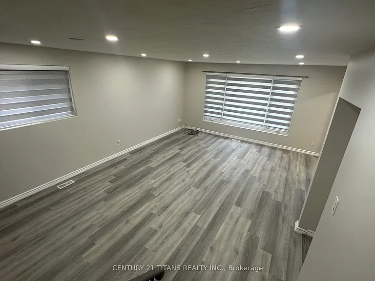 24 Bailey Cres #UPPER — Photo 4