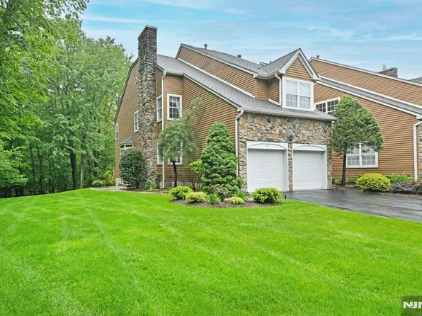 54 Hunter Rd N, Haledon, NJ 07508