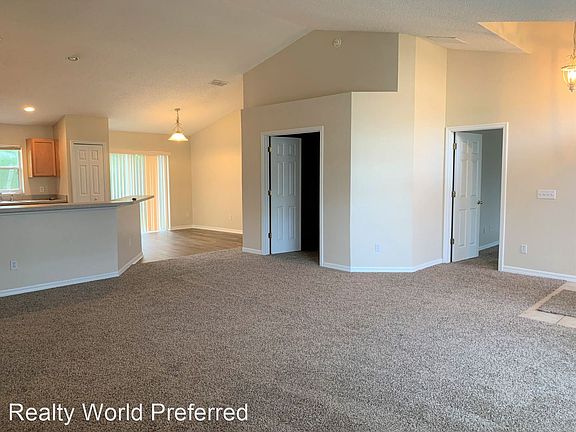 5th image of 961 Hanford Dr